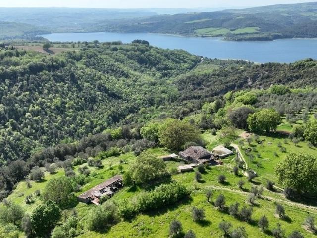 Casale Panoramico in posizione strategica 182m² Baschi