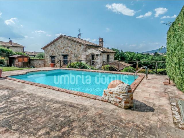 Casale Rotello 230m² Montecchio