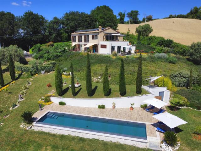 Casale Ragazzi Pazzi 550m² Montefiore dell'Aso