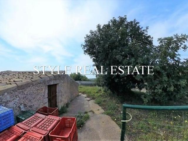 Casale rurale 90 m da ristrutturare a Melilli su 1200 m di terreno