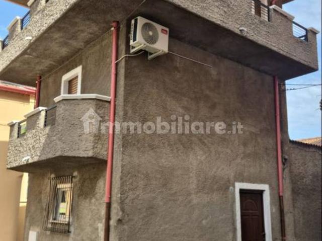 Casale via Giuseppe Garibaldi 7, Centro, Parenti