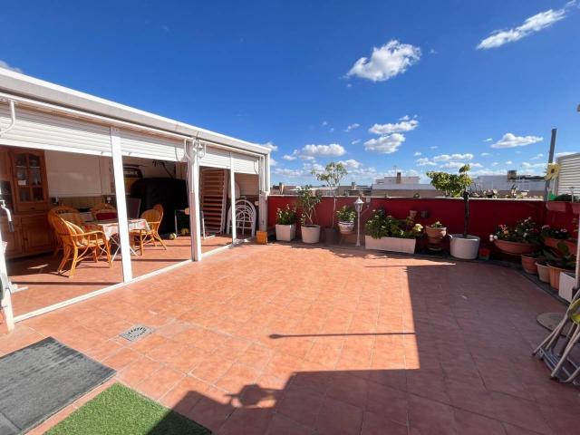 CASALIA presenta: Espectacular ático dúplex seminuevo con gran terraza en urbanización privada