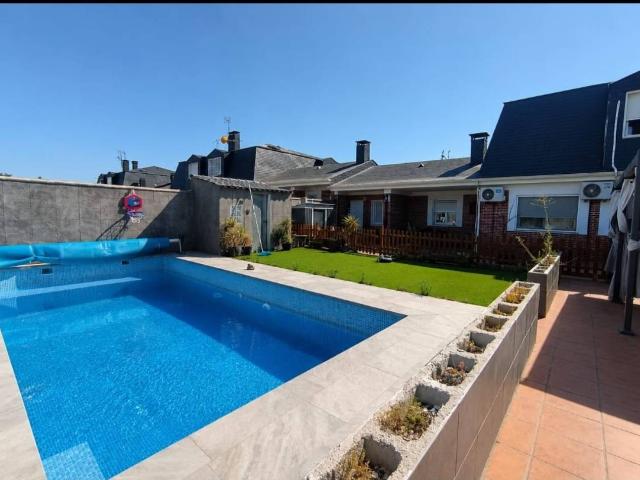 CASALIA presenta: Espectacular chalet pareado con piscina privada, jardín y 445 m² de parcela Zona Señorío de Illescas