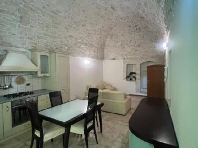 Casamassima  Soluzione Indipendente in pietra. Ristrutturata. Arredata. Libera