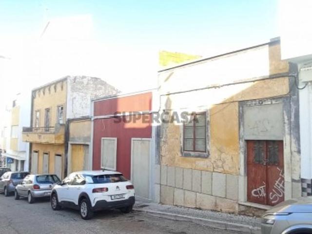 Casas tradicionais com quintal de 295m2