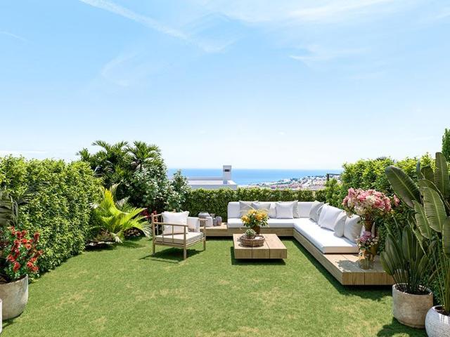 Casas adosadas y casas adosadas en esquina de nueva construcción en La Cala de Mijas