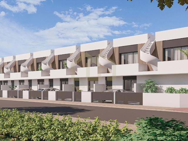 Casas adosadas y casas adosadas en esquina de nueva construcción en Pilar de la Horadada