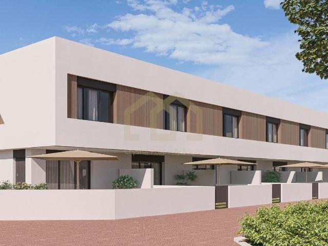 Casas adosadas y casas adosadas en esquina de nueva construcción en Pilar de la Horadada