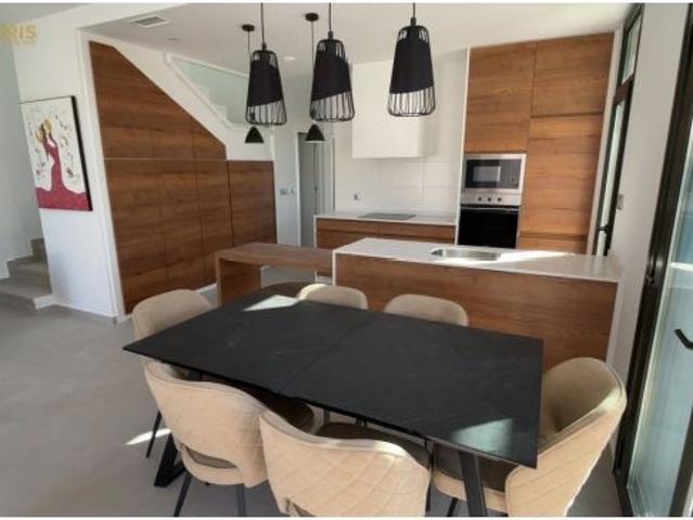 Casas adosadas de nueva construcción en Daya Nueva
