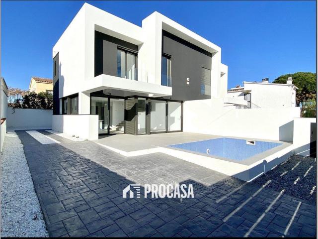 Casas con piscina de nueva construcción 162m² Empuriabrava