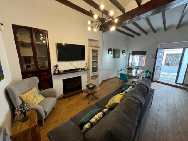 Casas de pueblo en venta en Oliva, Centrico