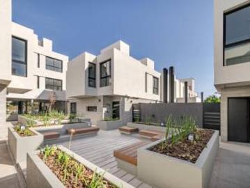 CASAS DUPLEX 2 Y 3 DORMITORIOS EN VENTA A ESTRENAR CON PATIO Y COCHERA EN NUEVA POETA LUGONES