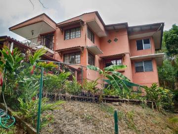Casas El Lago, Las Cumbres