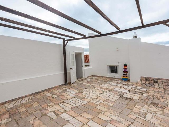 Casas geminadas de vila com 4 quartos renovada, com anexo em. 117m² Mexilhoeira Grande