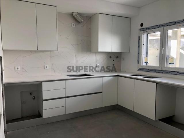 Casas, Moradia Geminada T3 em Fernão Ferro