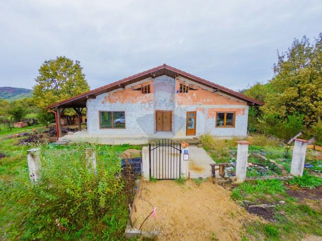 Casa/vila 4 camere vanzare in Maramures, Tautii Magheraus, Central vezi locația pe hartă