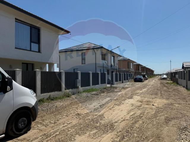 Casa/vila 4 camere vanzare in Bucuresti Ilfov, Pantelimon, Nord vezi locația pe hartă