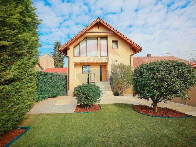 Casa/vila 4 camere vanzare in Bihor, Oradea, Ultracentral vezi locația pe hartă