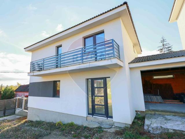 Casa/vila 4 camere vanzare in Bihor, Oradea, Central vezi locația pe hartă