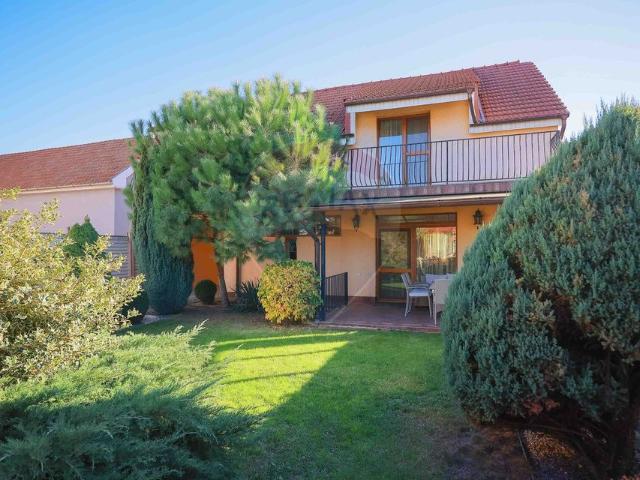 Casa/vila 4 camere vanzare in Bihor, Oradea, Central vezi locația pe hartă