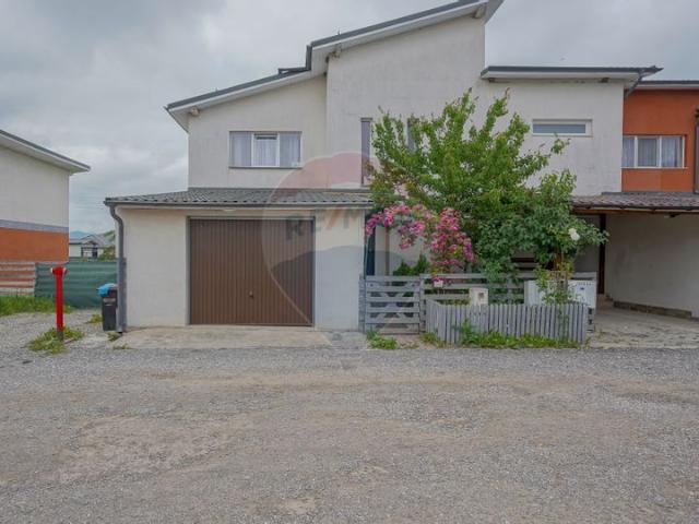 Casa/vila 4 camere vanzare in Brasov, Tarlungeni vezi locația pe hartă