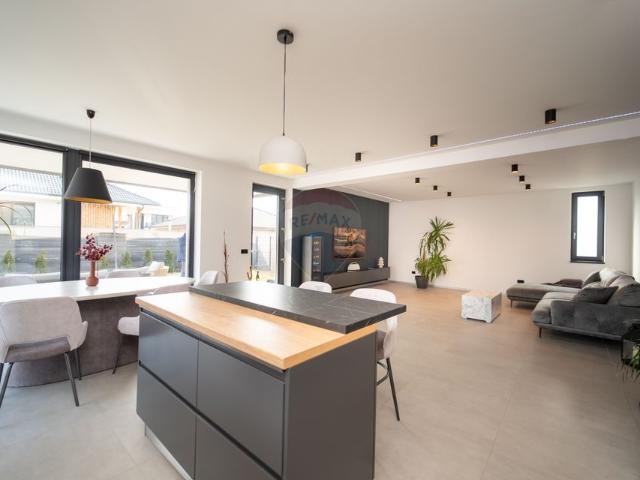 Casa/vila 4 camere vanzare in Brasov, Sanpetru vezi locația pe hartă