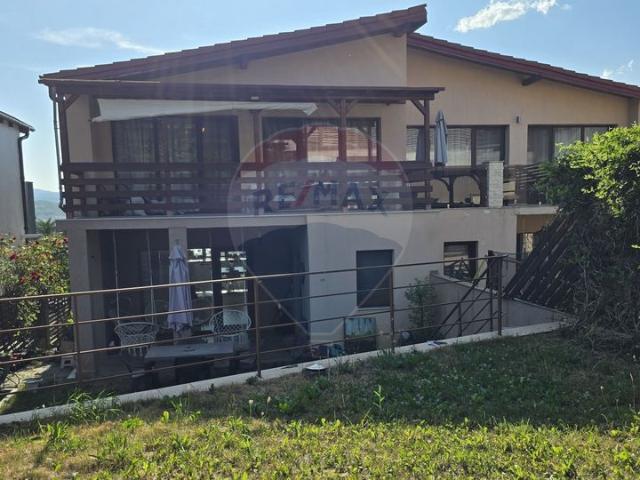 Casa/vila 4 camere vanzare in Cluj, Floresti vezi locația pe hartă