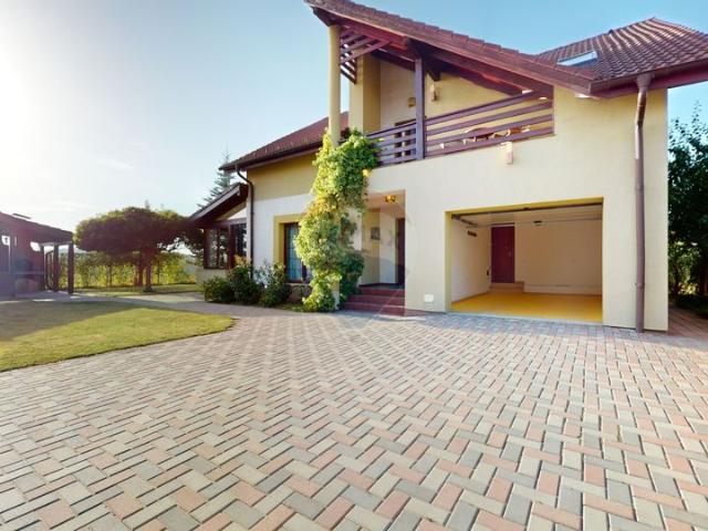 Casa/vila 4 camere inchiriere in Brasov, Harman vezi locația pe hartă