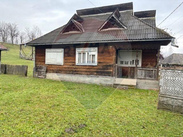 Casa/vila 5 camere vanzare in Maramures, Giulesti vezi locația pe hartă