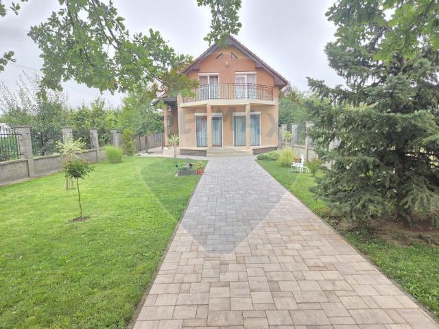 Casa/vila 5 camere vanzare in Bihor, Salonta, Vest vezi locația pe hartă