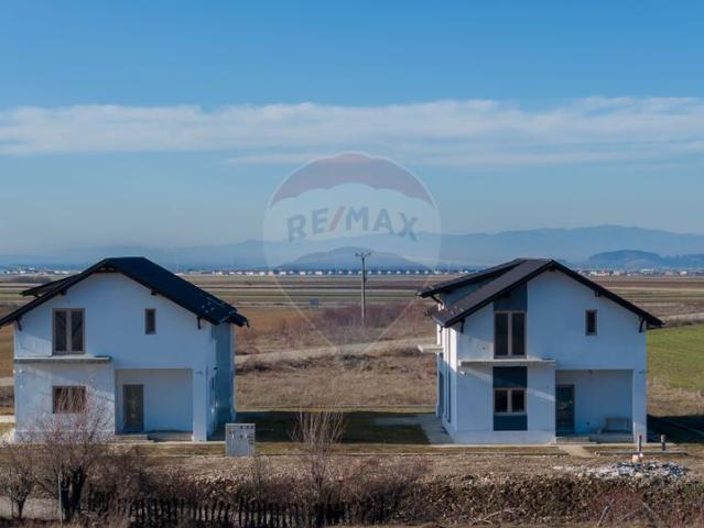 Casa/vila 5 camere vanzare in Brasov, Tarlungeni vezi locația pe hartă