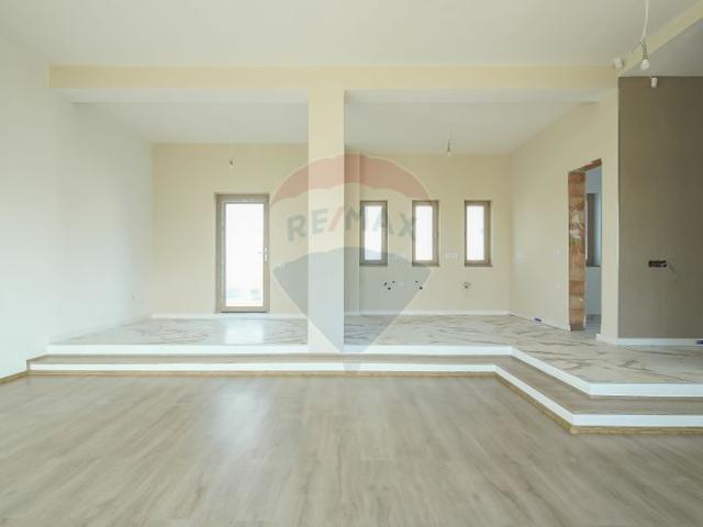 Casa/vila 5 camere vanzare in Brasov, Tarlungeni vezi locația pe hartă