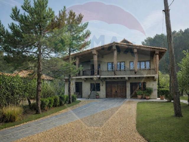 Casa/vila 5 camere vanzare in Dambovita, Valea Voievozilor vezi locația pe hartă