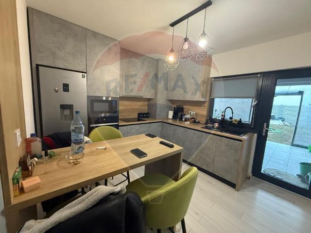 Casa/vila 5 camere vanzare in Dolj, Craiova, Calea Bucuresti vezi locația pe hartă
