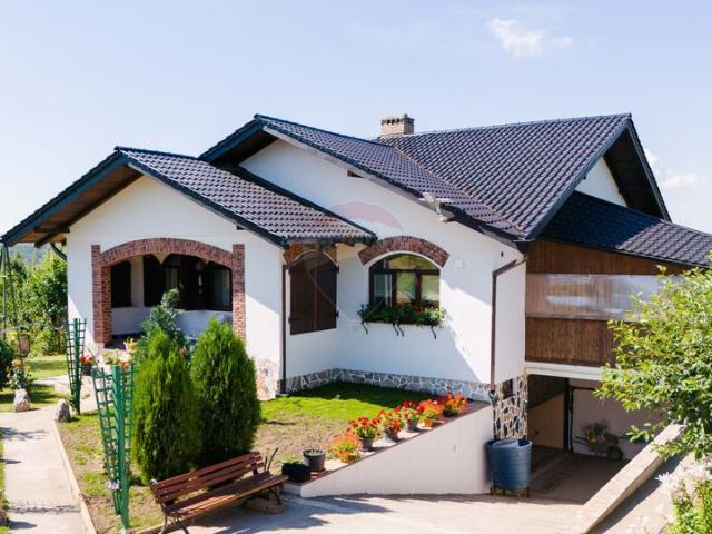 Casa/vila 5 camere vanzare in Iasi, Valea Adanca vezi locația pe hartă
