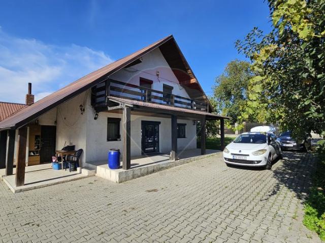 Casa/vila 5 camere vanzare in Suceava, Patrauti vezi locația pe hartă