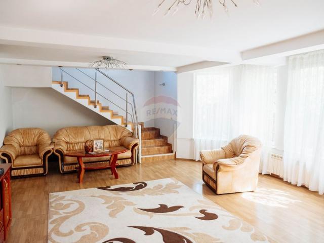 Casa/vila 5 camere vanzare in Suceava, Radauti, Central vezi locația pe hartă
