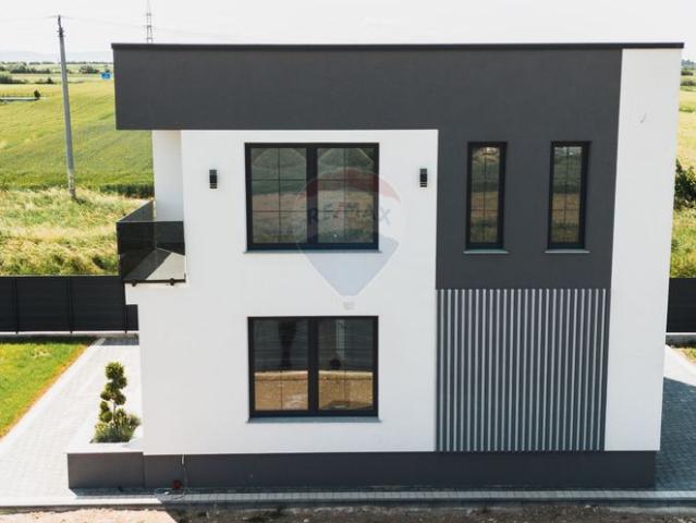 Casa/vila 5 camere vanzare in Suceava, Radauti, Est vezi locația pe hartă