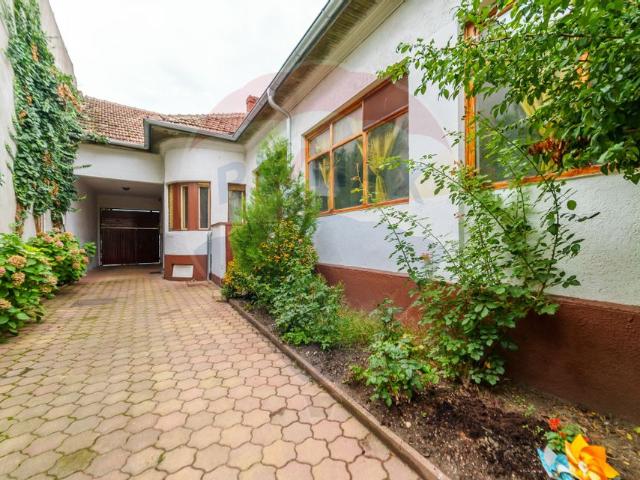 Casa/vila 6 camere vanzare in Arad, Aradul Nou vezi locația pe hartă