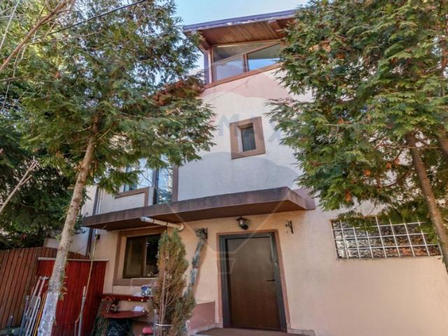 Casa/vila 6 camere vanzare in Bucuresti, Pipera vezi locația pe hartă
