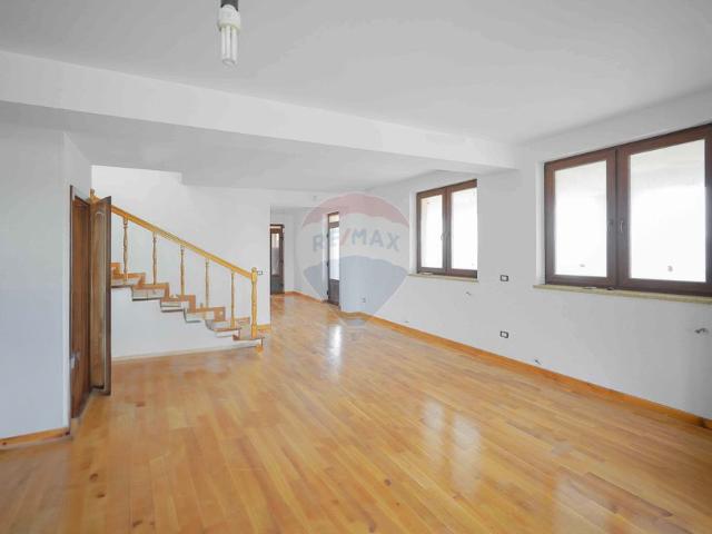 Casa/vila 6 camere vanzare in Bihor, Oradea, Dealuri Oradea vezi locația pe hartă