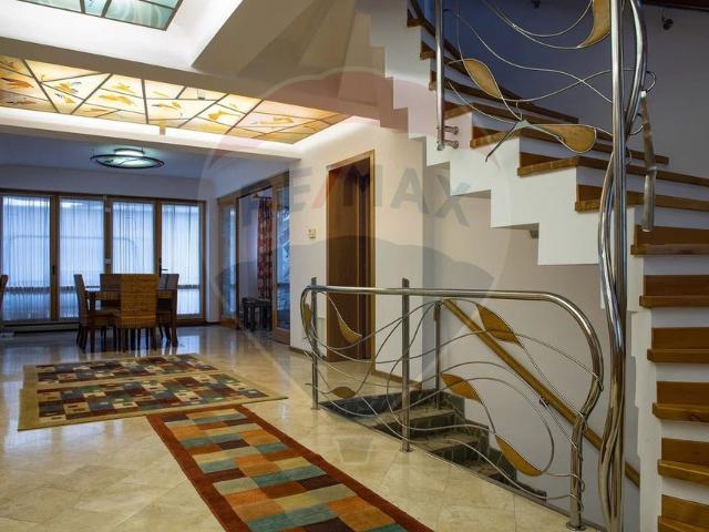 Casa/vila 6 camere vanzare in Constanta, Tomis I vezi locația pe hartă