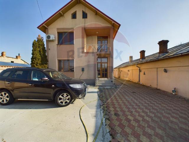 Casa/vila 7 camere vanzare in Dambovita, Targoviste, Exterior Sud vezi locația pe hartă