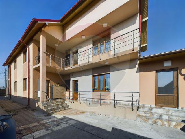 Casa/vila 7 camere vanzare in Dambovita, Targoviste, Exterior Sud vezi locația pe hartă