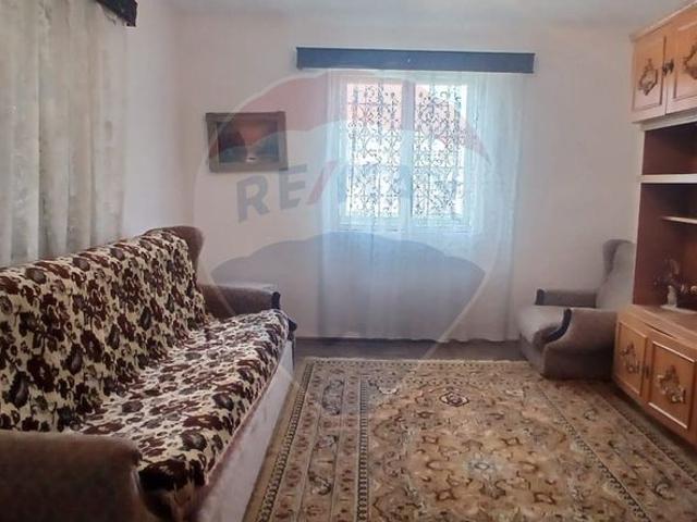 Casa/vila 6 camere vanzare in Dambovita, Pucioasa, Central vezi locația pe hartă