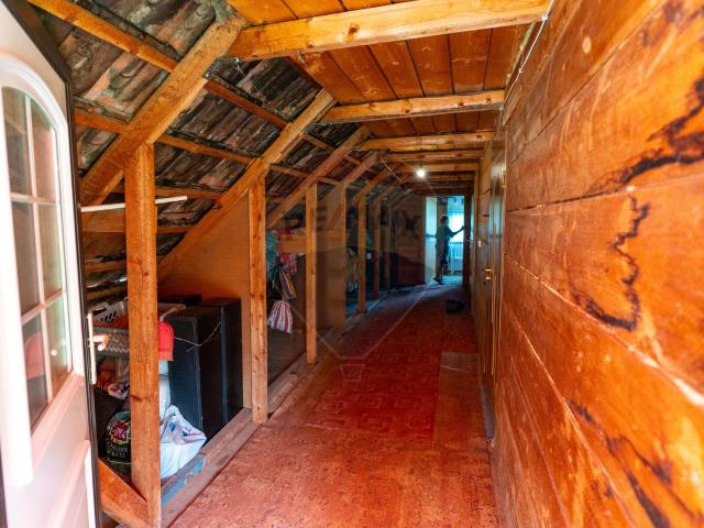 Casa/vila 6 camere vanzare in Hunedoara, Podele vezi locația pe hartă