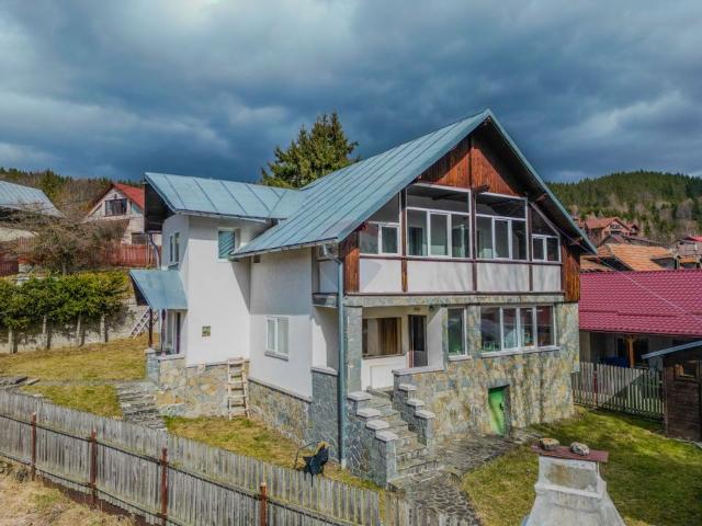 Casa/vila 6 camere vanzare in Prahova, Azuga, Central vezi locația pe hartă