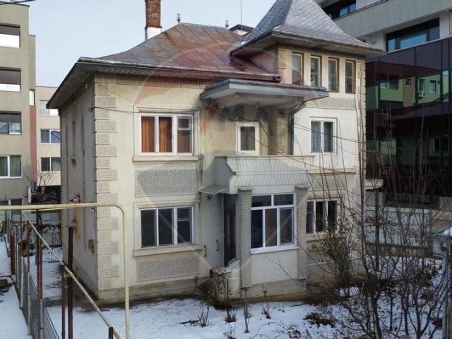 Casa/vila 6 camere vanzare in Suceava, Central vezi locația pe hartă