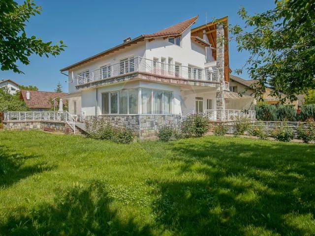 Casa/vila 7 camere vanzare in Brasov, Tractorul vezi locația pe hartă