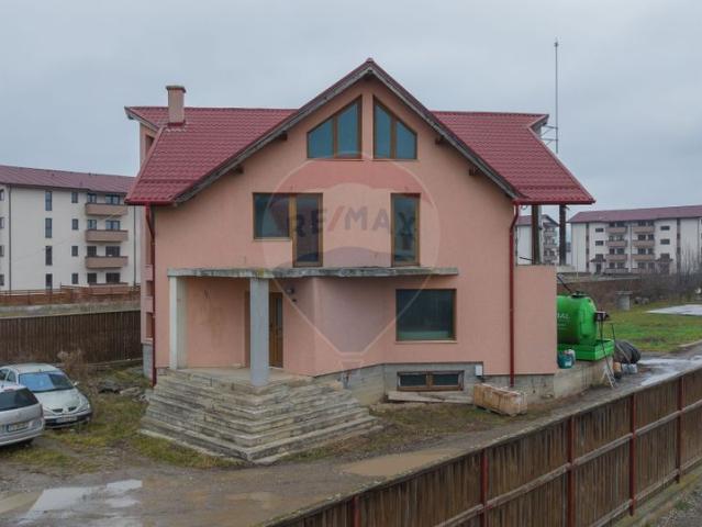 Casa/vila 7 camere vanzare in Brasov, Sanpetru vezi locația pe hartă